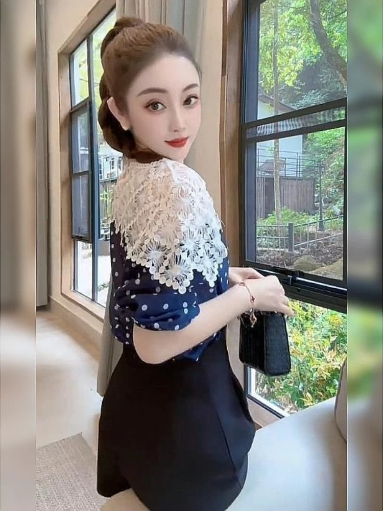 Французская блузка в горошек в корейском стиле, элегантный летний топ, новинка 2026 года, премиум-класс, роскошный образ
Французская блузка в горошек в корейском стиле, элегантный летний топ, новинка 2026 года, премиум-класс, роскошный образ 