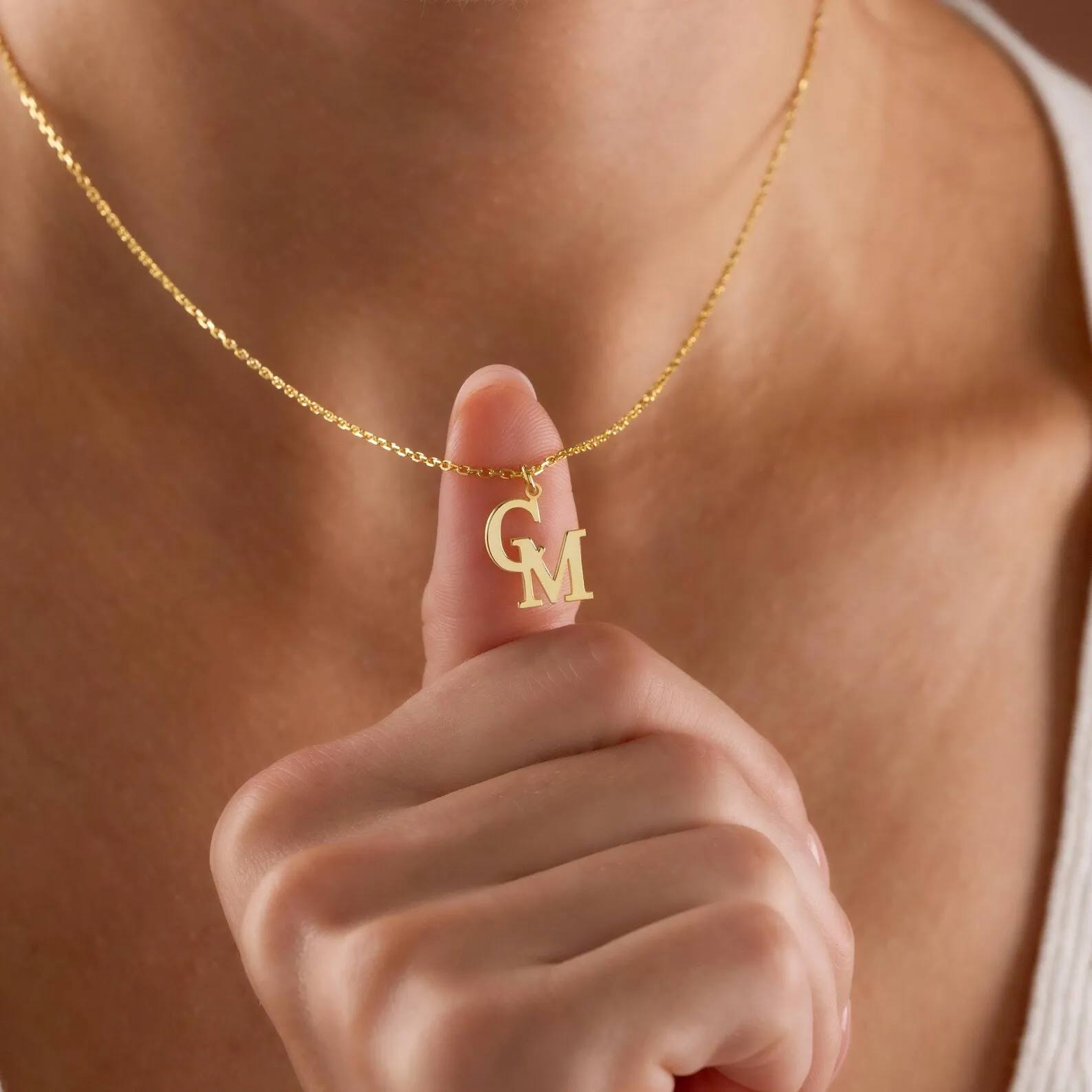 Золотое ожерелье с инициалами для пары, персонализированный кулон с 2 буквами, минималистичная изящная цепочка для женщин, украшение для повседневной носки
Золотое ожерелье с инициалами для пары, персонализированный кулон с 2 буквами, минималистичная изящная цепочка для женщин, украшение для повседневной носки