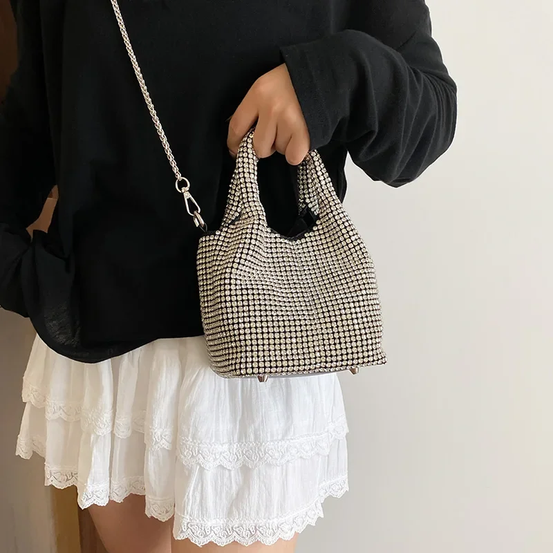 Женская роскошная кожаная классическая модная дизайнерская сумка через плечо Стильная сумка Элегантная сумка через плечо для повседневных поездок на работу
Женская роскошная кожаная классическая модная дизайнерская сумка через плечо Стильная сумка Элегантная сумка через плечо для повседневных поездок на работу