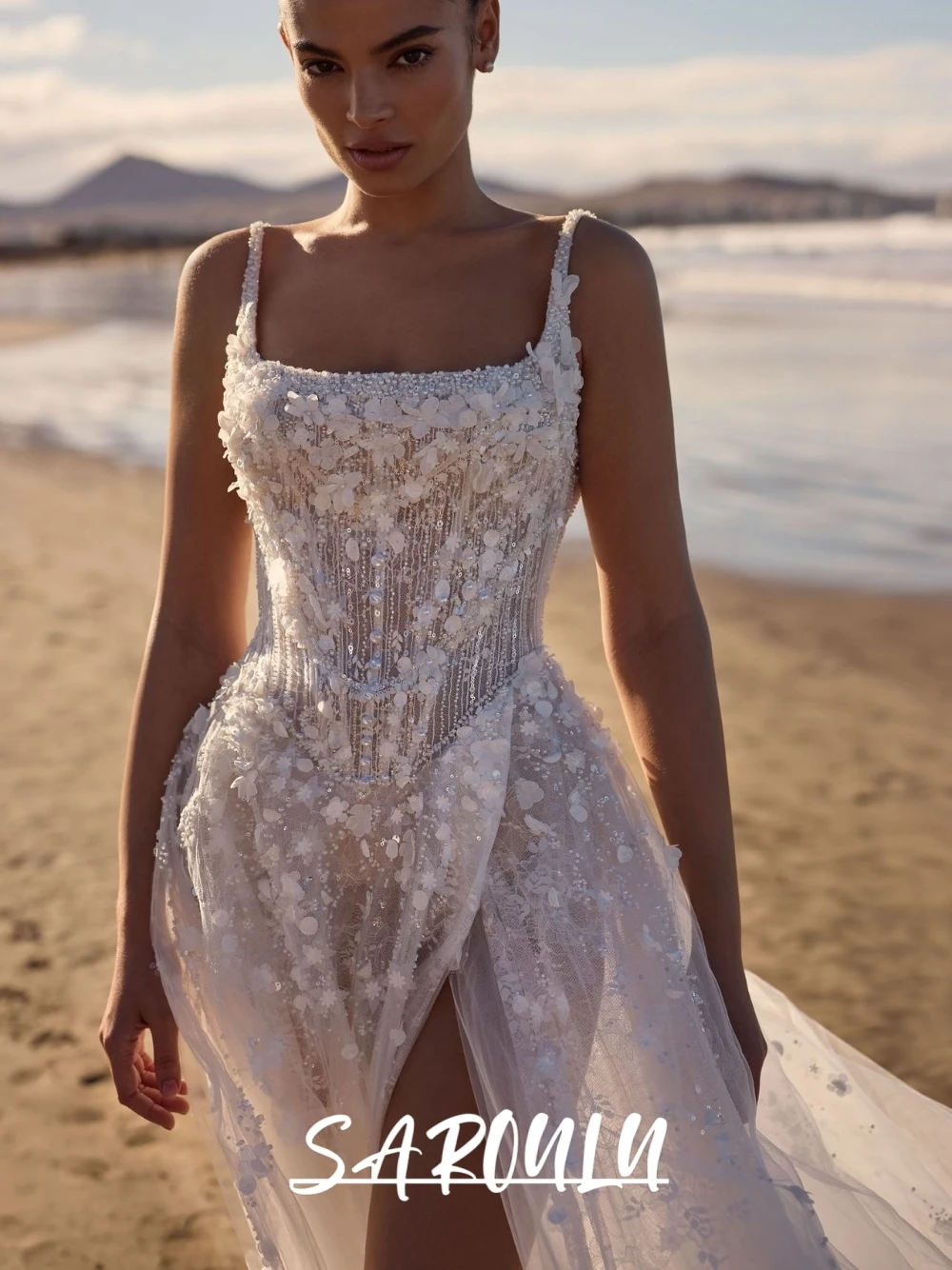 Beach Sparkling A Line Pearls Wedding Dress Modern Square Neckline Romantic Flowers Sexy High Slit Customized Bridal Gown
Beach Sparkling A Line Pearls Wedding Dress Modern Square Neckline Romantic Flowers Sexy High Slit Customized Bridal Gown