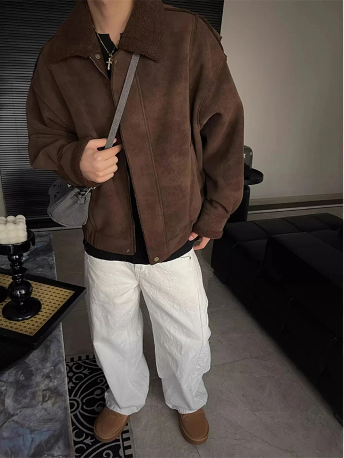 Мужская куртка большого размера в американском ретро-стиле из кожи и меха, мягкая, из искусственной кожи, с эффектом потертости, утепленная, мотоциклетная, с отделкой из овечьей шерсти, модная
Мужская куртка большого размера в американском ретро-стиле из кожи и меха, мягкая, из искусственной кожи, с эффектом потертости, утепленная, мотоциклетная, с отделкой из овечьей шерсти, модная