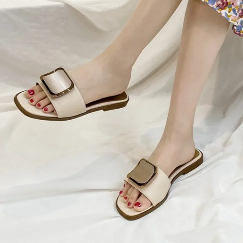 Plus Size 2025 Summer Hot Sale Women's Open Toe Slippers Square Button Metal Decoration Low Heel Sandals Fashion Daily Slippers
Plus Size 2025 Summer Hot Sale Women's Open Toe Slippers Square Button Metal Decoration Low Heel Sandals Fashion Daily Slippers
