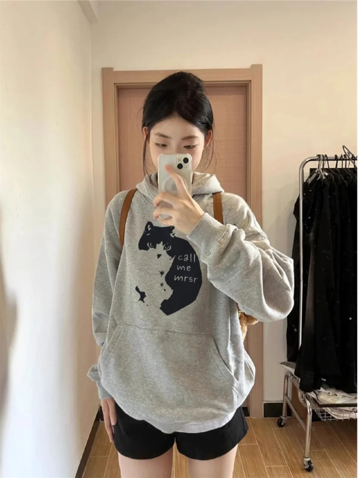 Американский повседневный худи с мультяшным принтом для женщин, свободный крой, удобный, осенне-зимний топ, модная уличная одежда из полиэстера
Американский повседневный худи с мультяшным принтом для женщин, свободный крой, удобный, осенне-зимний топ, модная уличная одежда из полиэстера