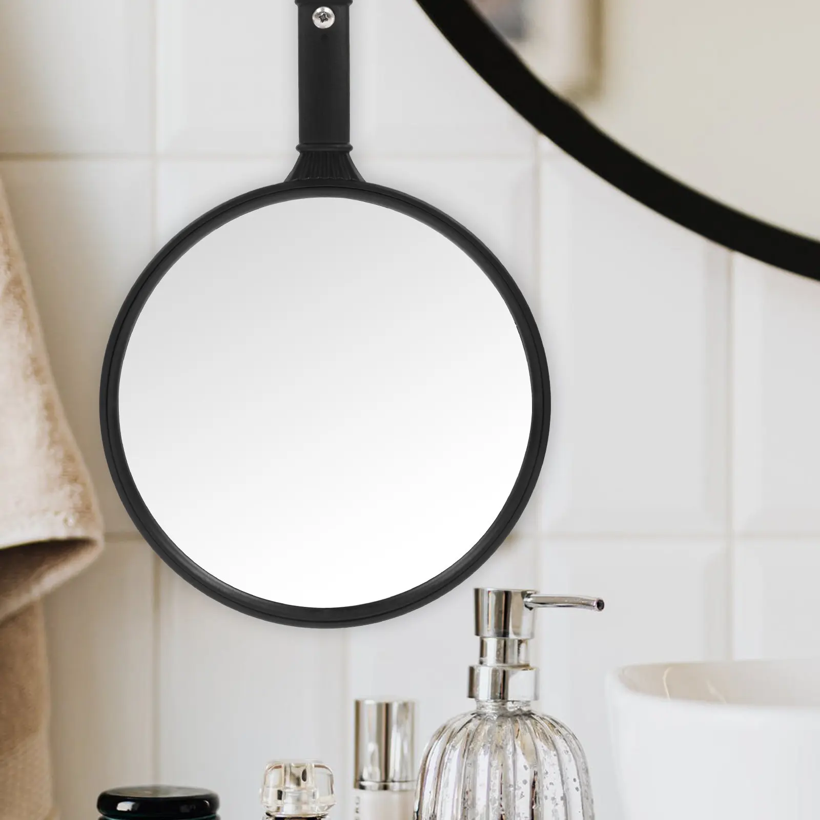 Премиальное круглое зеркало для макияжа с ручкой для точного нанесения, идеально подходит для проверки помады и просмотра деталей лица.
Премиальное круглое зеркало для макияжа с ручкой для точного нанесения, идеально подходит для проверки помады и просмотра деталей лица.