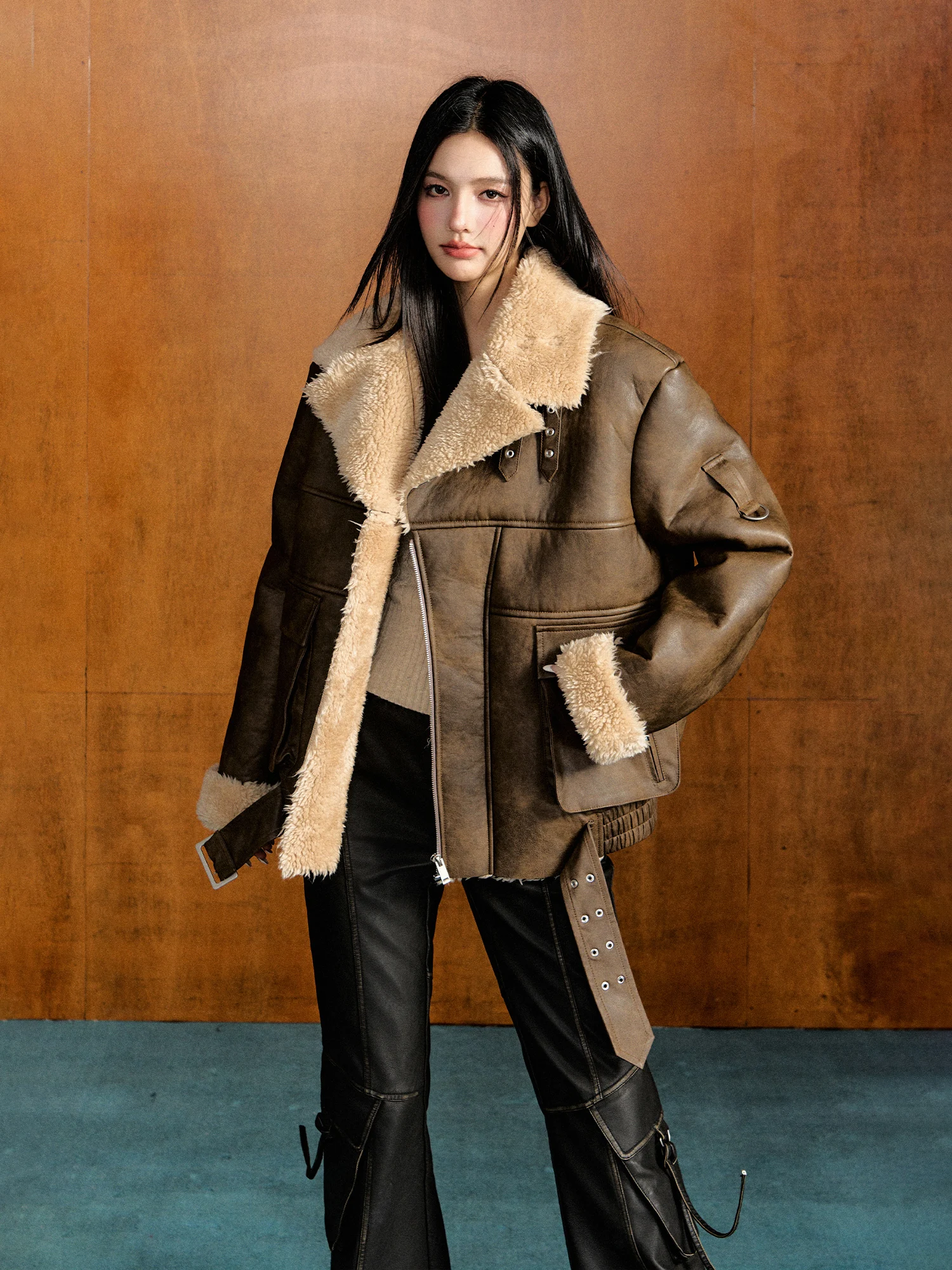 AGAM Retro 3D ket Eco-friendly PU Leather Fur Inteated Autumn Winter Large Collar Women's Jaet Versatile Commute Sle...
AGAM Retro 3D ket Eco-friendly PU Leather Fur Inteated Autumn Winter Large Collar Women's Jaet Versatile Commute Sle...