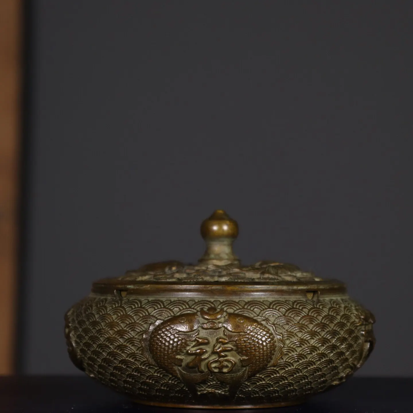 Antique Pure Copper Double Fish Ashtray Vintage Brass Craft Collectible Lucky Home Living Room Desktop Decoration Ornament
Antique Pure Copper Double Fish Ashtray Vintage Brass Craft Collectible Lucky Home Living Room Desktop Decoration Ornament