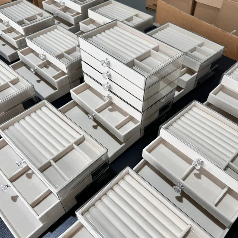 Трехслойный твердый бархатный штабелируемый лоток, коробки для хранения ювелирных изделий, портативный держатель для колец, ожерелье, органайзер, коробка для женщин
Трехслойный твердый бархатный штабелируемый лоток, коробки для хранения ювелирных изделий, портативный держатель для колец, ожерелье, органайзер, коробка для женщин