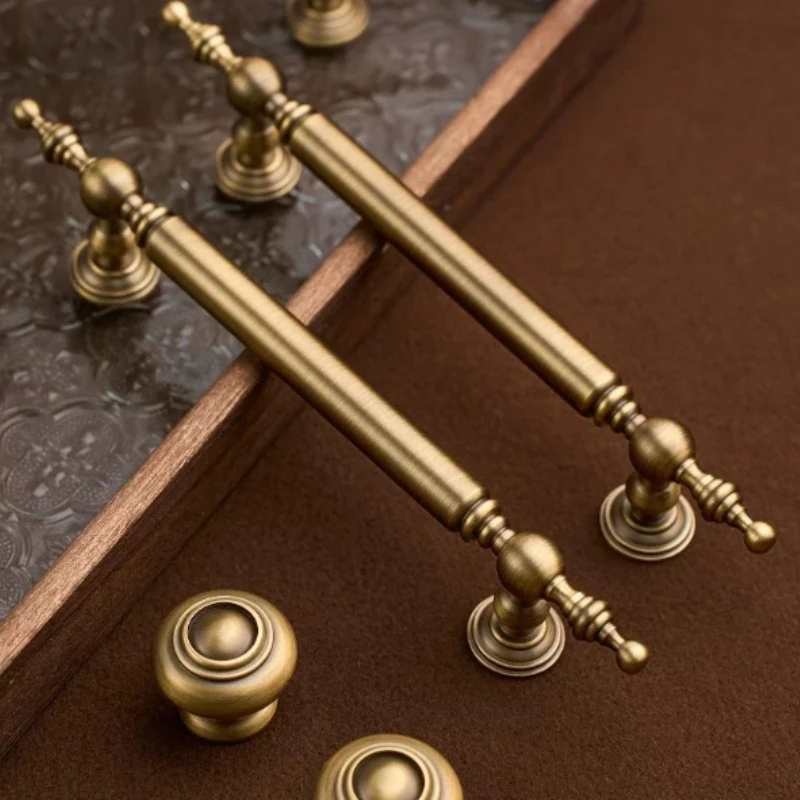 Nordic Vintage Brass Furniture Handles High Luxury Knobs and Handles for Vintage Drawers Kitchen Accessories Cabinet door Pulls
Nordic Vintage Brass Furniture Handles High Luxury Knobs and Handles for Vintage Drawers Kitchen Accessories Cabinet door Pulls