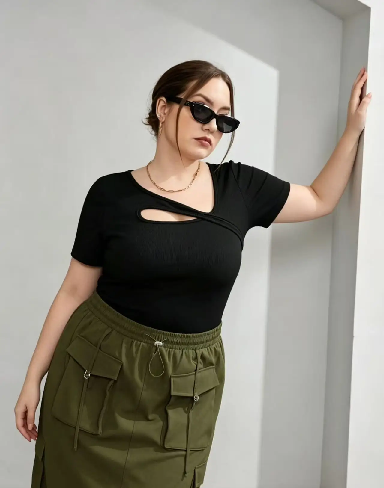 Plus Size Women Cutout Ribbed T-shirt, Short Sleeve Asymmetric Neck Slim Fit Casual Tee
Plus Size Women Cutout Ribbed T-shirt, Short Sleeve Asymmetric Neck Slim Fit Casual Tee