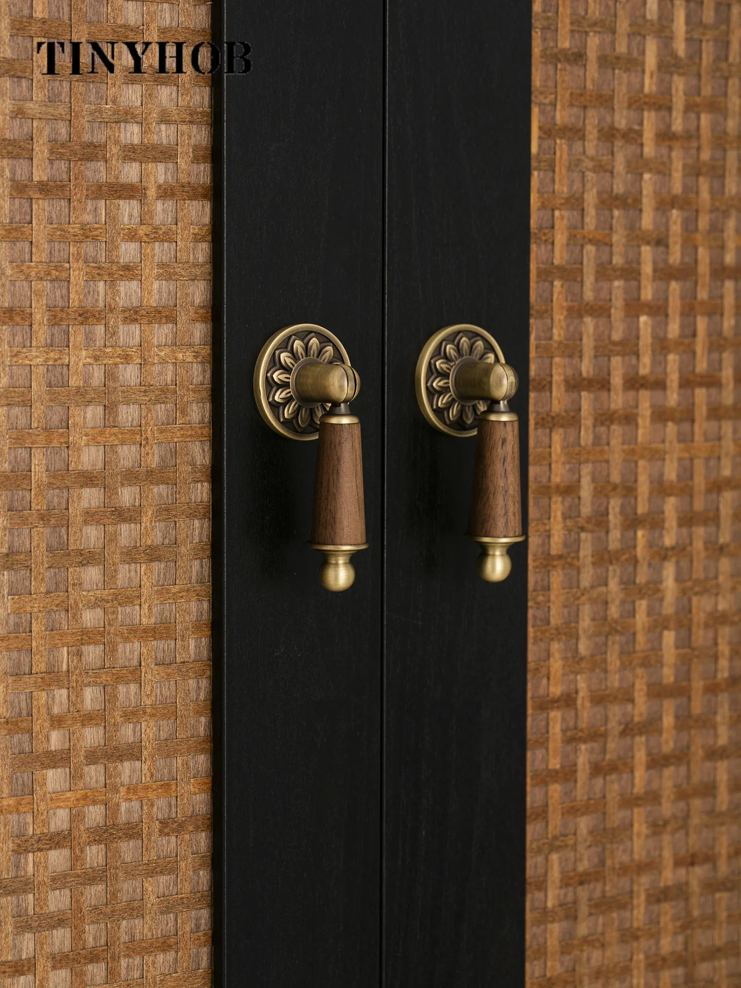 Французские провинциальные ручки для шкафов, антикварные ручки для ящиков из латуни и ореха с цветочным принтом, винтажные декоративные ручки для гардероба
Французские провинциальные ручки для шкафов, антикварные ручки для ящиков из латуни и ореха с цветочным принтом, винтажные декоративные ручки для гардероба