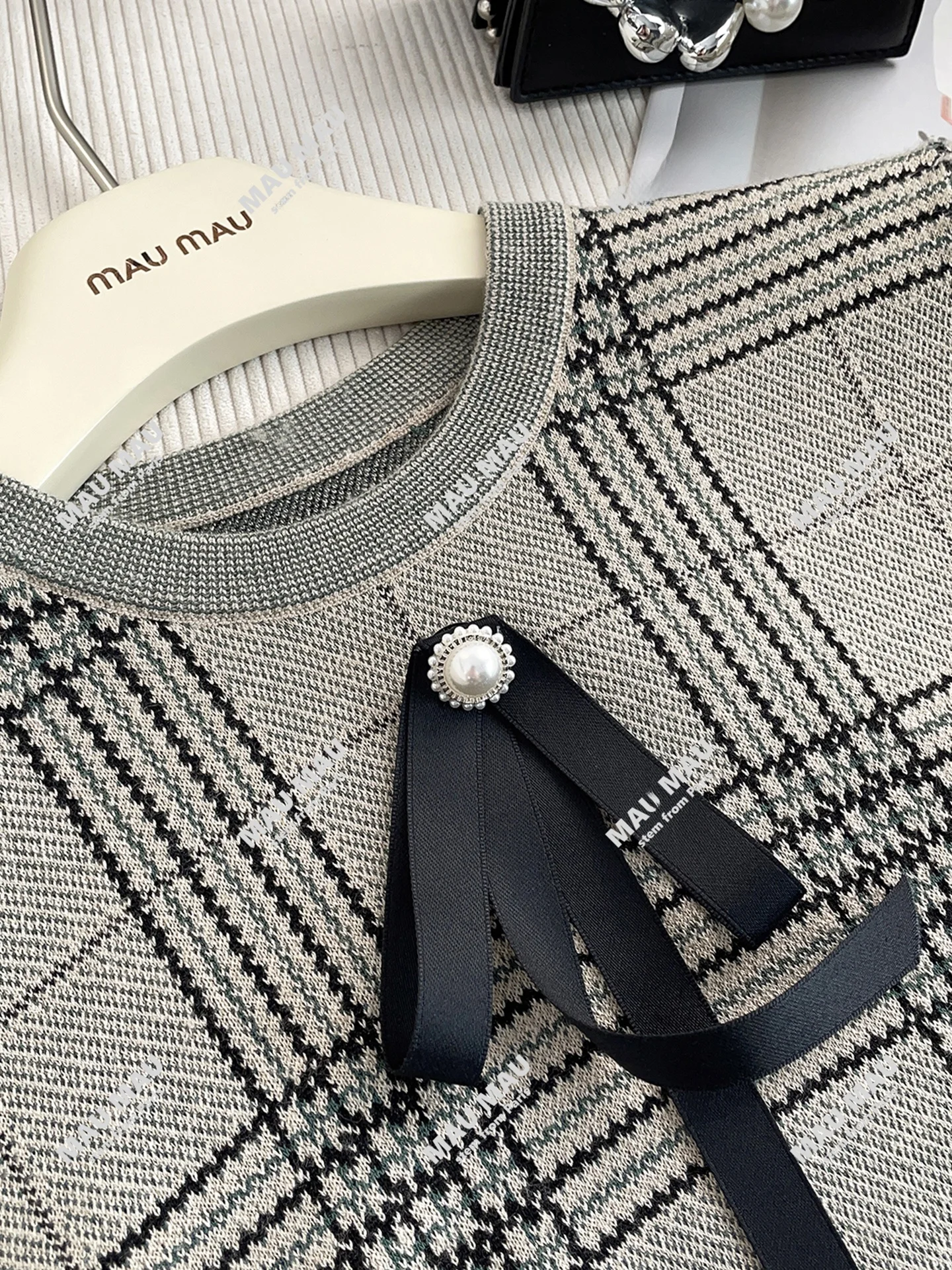 High-End Knitted Top And Skirt Set Summer 2025 College Sle Women's Faion Ensemble Polyester Fiber ort Sve round... 
High-End Knitted Top And Skirt Set Summer 2025 College Sle Women's Faion Ensemble Polyester Fiber ort Sve round...