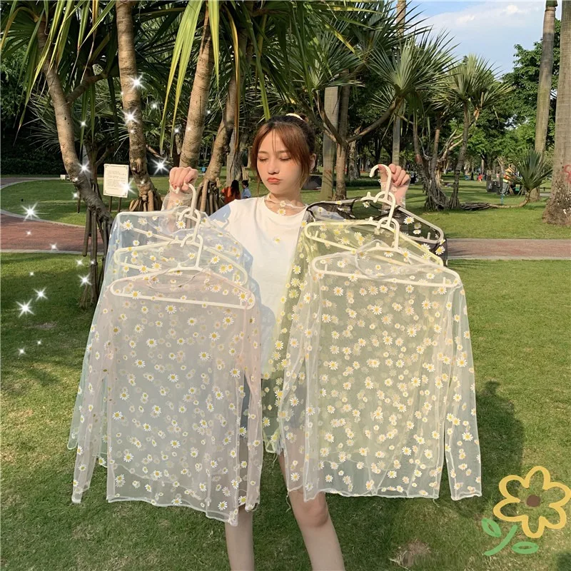 Женская рубашка с длинными рукавами и принтом ромашек, защитная от солнца, в корейском стиле, сетчатая, с кружевной отделкой, модный топ для повседневной носки
Женская рубашка с длинными рукавами и принтом ромашек, защитная от солнца, в корейском стиле, сетчатая, с кружевной отделкой, модный топ для повседневной носки