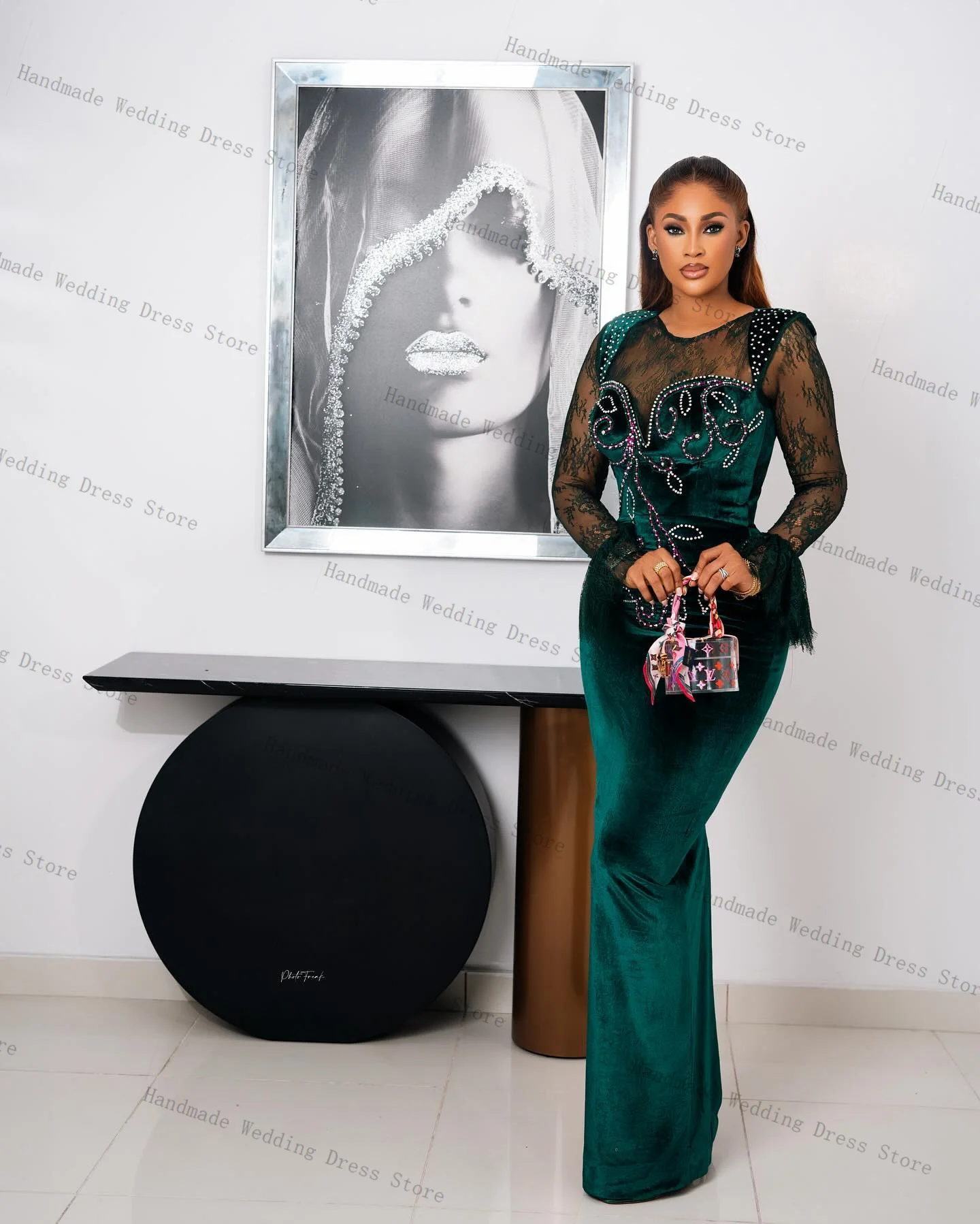 Satin Wedding Dress Sexy Off Shoulder Bridal Gown With Long Wrap Customized Tiered Lengthening Full Sleeves Robe de mariée
Satin Wedding Dress Sexy Off Shoulder Bridal Gown With Long Wrap Customized Tiered Lengthening Full Sleeves Robe de mariée