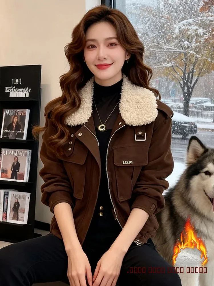 Зимняя утепленная женская куртка из хлопка, модная, с начесом, высококачественная верхняя одежда, повседневный свободный крой
Зимняя утепленная женская куртка из хлопка, модная, с начесом, высококачественная верхняя одежда, повседневный свободный крой