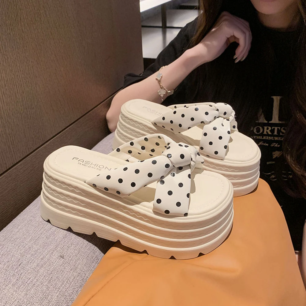 New Fashion Bow Knot Platform Slides for Women Polka Dot Chunky Sole Open Toe Slippers Summer Beach Holiday Footwear
New Fashion Bow Knot Platform Slides for Women Polka Dot Chunky Sole Open Toe Slippers Summer Beach Holiday Footwear