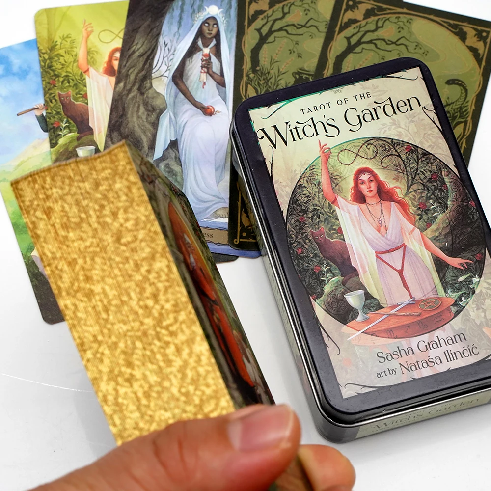 Жестяная коробка Таро ведьминского сада с золотым краем, маленький размер, английский
Жестяная коробка Таро ведьминского сада с золотым краем, маленький размер, английский