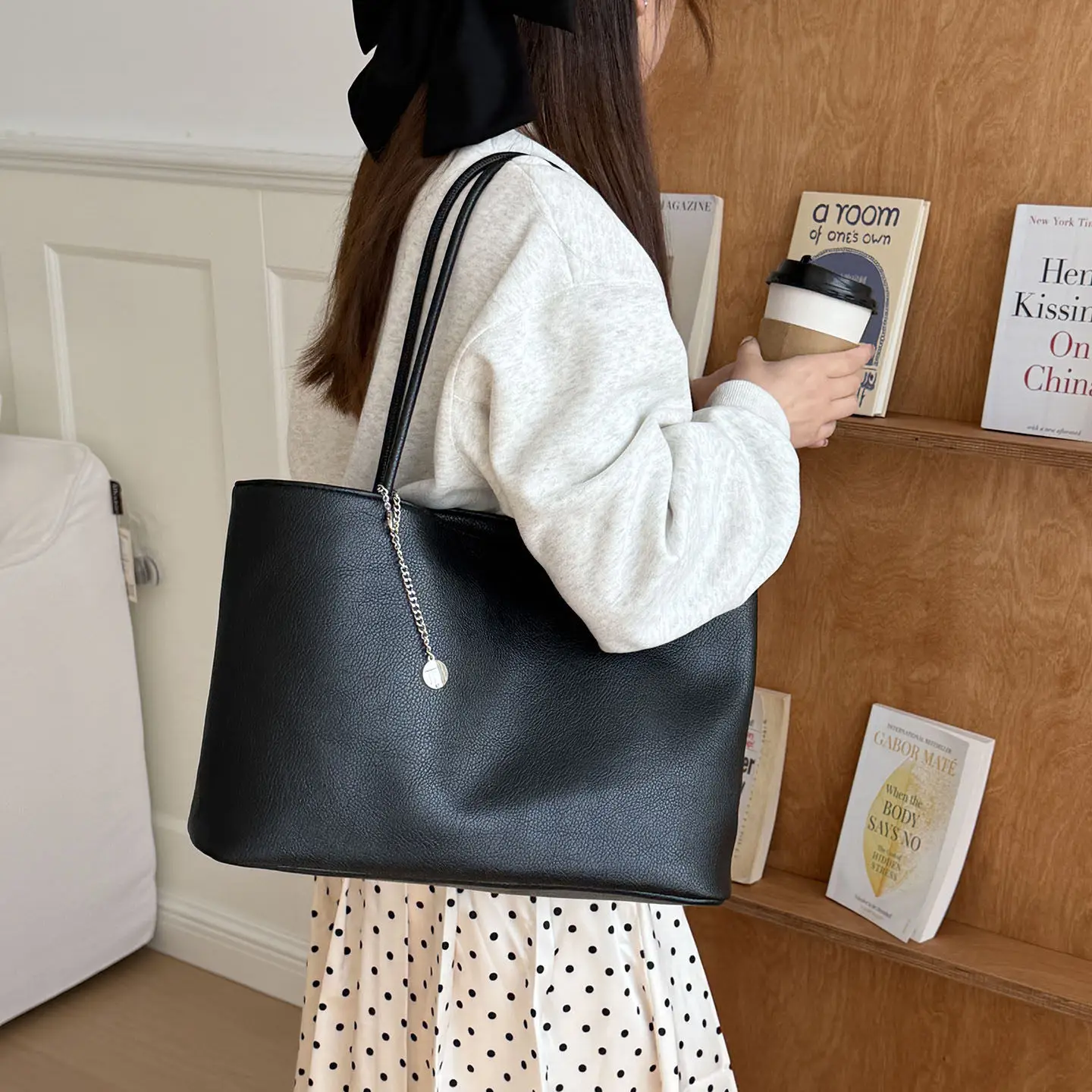 FIRMRANCH Korean Niche Trendy Brand Fashion Large Capacity Women's Shoulder Tote Bag Square Soft Cowhide Purse
FIRMRANCH Korean Niche Trendy Brand Fashion Large Capacity Women's Shoulder Tote Bag Square Soft Cowhide Purse