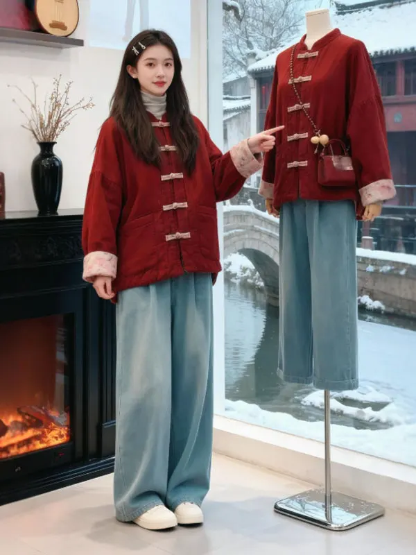 Красная китайская свободная хлопковая куртка с пуговицами, модная и стильная зимняя верхняя одежда для женщин, для повседневной носки
Красная китайская свободная хлопковая куртка с пуговицами, модная и стильная зимняя верхняя одежда для женщин, для повседневной носки