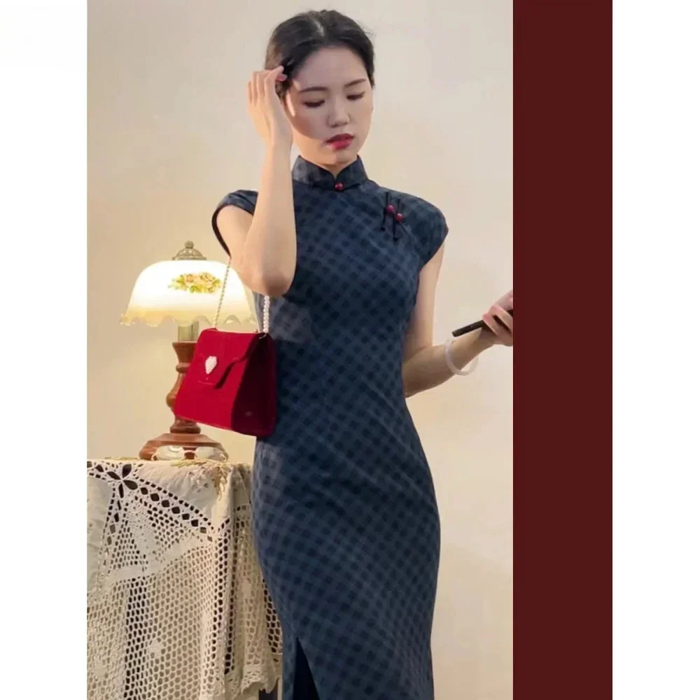 Elegant Navy Blue Improved Cheongsam Dress for Women Qipao Mujer Vestido 2025 New Chinese Waist Slim China Style Dress
Elegant Navy Blue Improved Cheongsam Dress for Women Qipao Mujer Vestido 2025 New Chinese Waist Slim China Style Dress