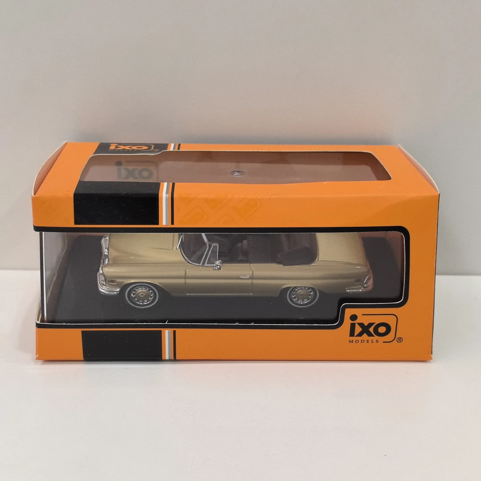 Литой под давлением IXO масштаб 1/34, BENZ 280 SE 3,5W111 1969 BENZ, трансформируемая модель автомобиля из сплава, Коллекционная игрушка, подарок, сувенир, украшение для дисплея
Литой под давлением IXO масштаб 1/34, BENZ 280 SE 3,5W111 1969 BENZ, трансформируемая модель автомобиля из сплава, Коллекционная игрушка, подарок, сувенир, украшение для дисплея