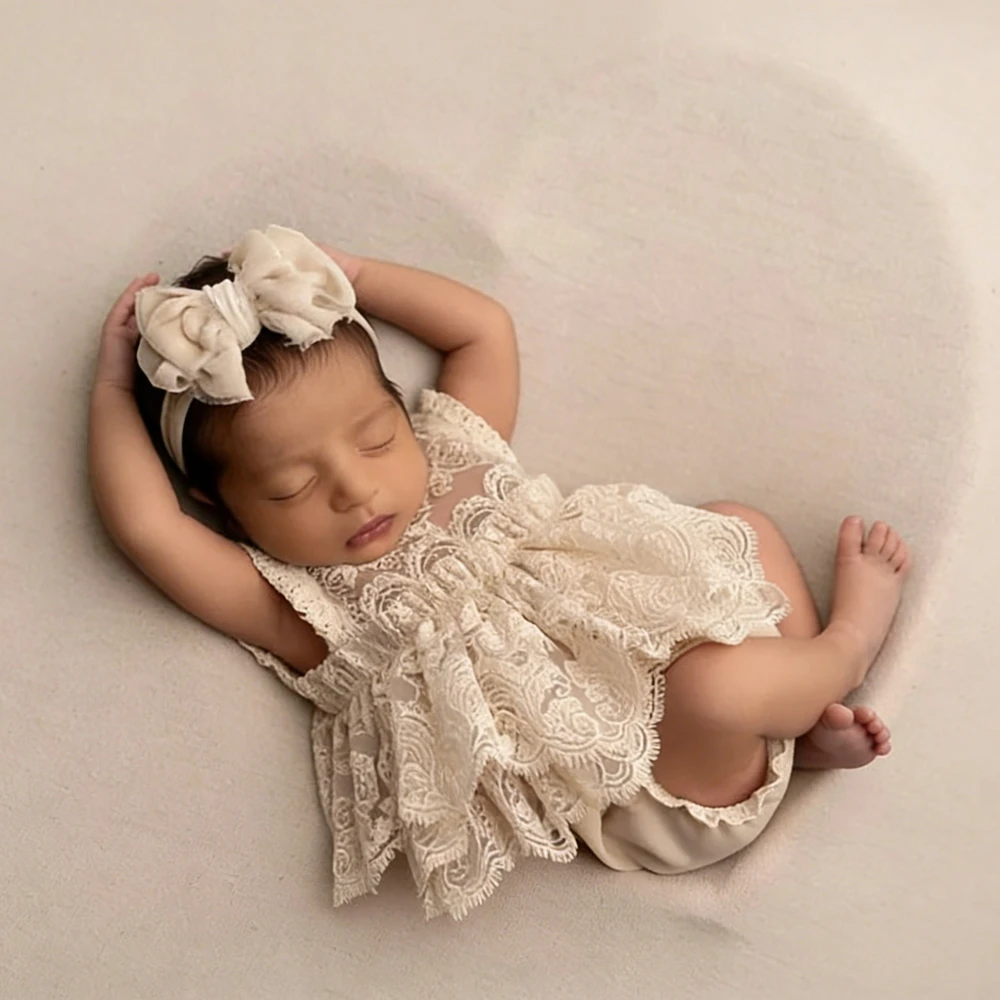 Комплект для фотосессии новорожденной девочки: винтажный комбинезон с кружевом и повязка на голову с двойным бантом, реквизит для фотосъемки принцессы
Комплект для фотосессии новорожденной девочки: винтажный комбинезон с кружевом и повязка на голову с двойным бантом, реквизит для фотосъемки принцессы