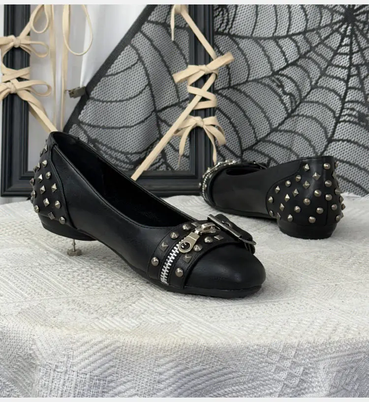 2026 Women Black Punk Rivet Flats New Round Head Soft Sole Single Fashionable Versatile One-pedal Lazy Shoes
2026 Women Black Punk Rivet Flats New Round Head Soft Sole Single Fashionable Versatile One-pedal Lazy Shoes