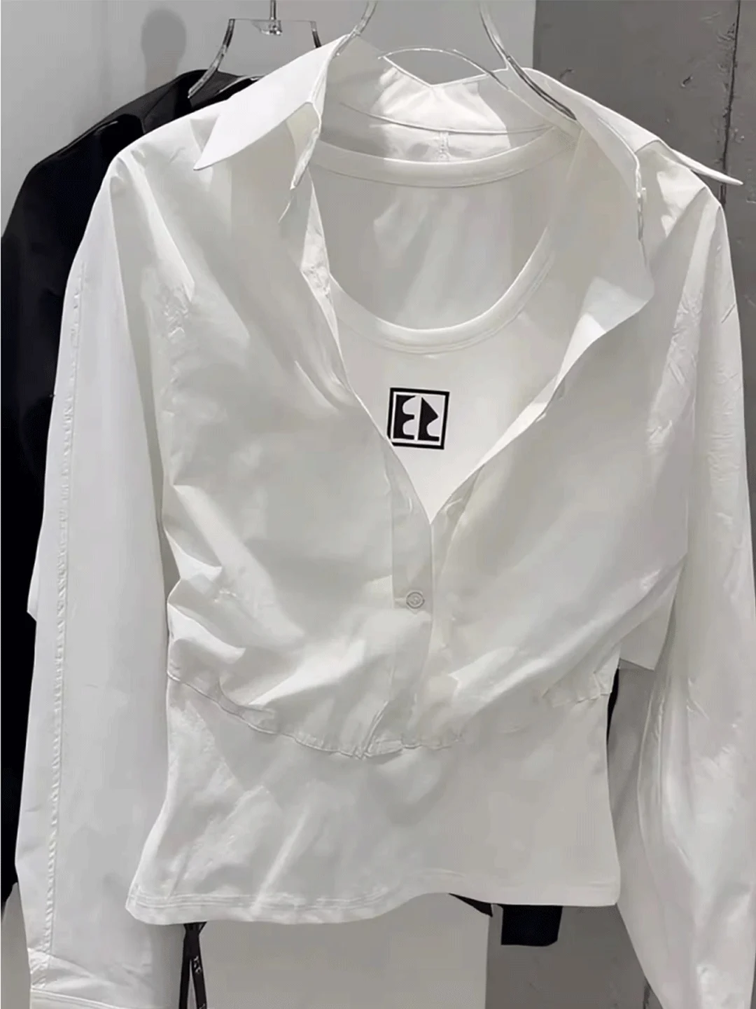 Korean Style Fake Two-Piece Shirt Women's Fashion Spring Age-Defying Belted Top Beautifully Designed Long Sleeve Neck
Korean Style Fake Two-Piece Shirt Women's Fashion Spring Age-Defying Belted Top Beautifully Designed Long Sleeve Neck