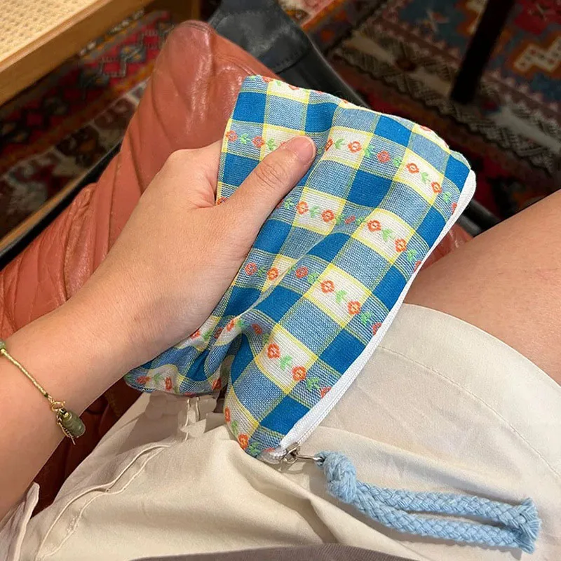 Женская маленькая косметичка с цветочным принтом, дорожный органайзер на молнии, косметички для мытья туалетных принадлежностей, кошелек, холщовые косметички
Женская маленькая косметичка с цветочным принтом, дорожный органайзер на молнии, косметички для мытья туалетных принадлежностей, кошелек, холщовые косметички