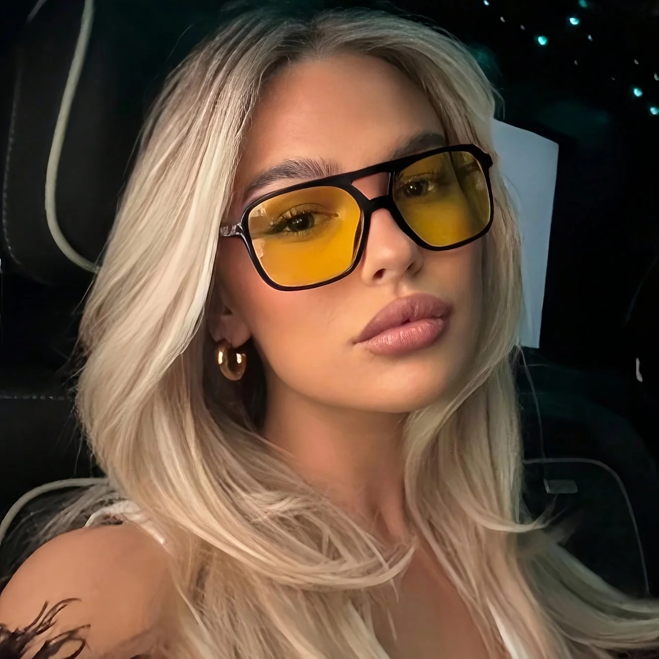 Retro double-beam square fashion glasses, square personalized multi-functional casual women's glasses, yellow blackout glasses are suitable for family travel, travel, beaches, music festivals and daily matches.
Retro double-beam square fashion glasses, square personalized multi-functional casual women's glasses, yellow blackout glasses are suitable for family travel, travel, beaches, music festivals and daily matches.