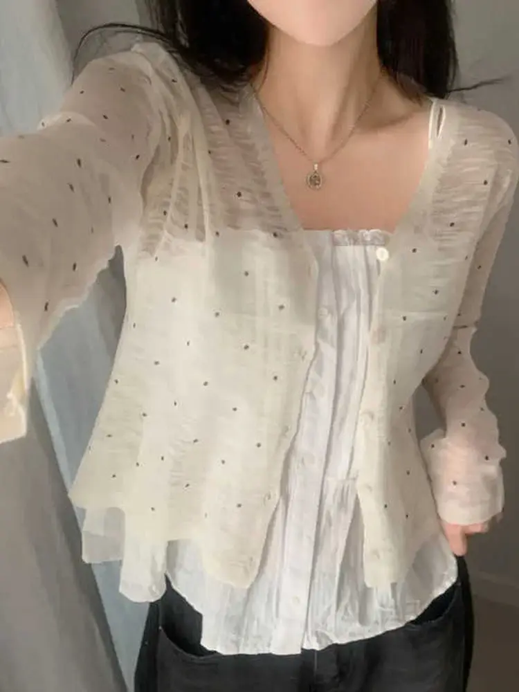 Women's Knitted Sweater Spring Summer New Style Thin Long Sleeve V-neck Button up round Dot Pattern Commute Style Outerwear
Women's Knitted Sweater Spring Summer New Style Thin Long Sleeve V-neck Button up round Dot Pattern Commute Style Outerwear