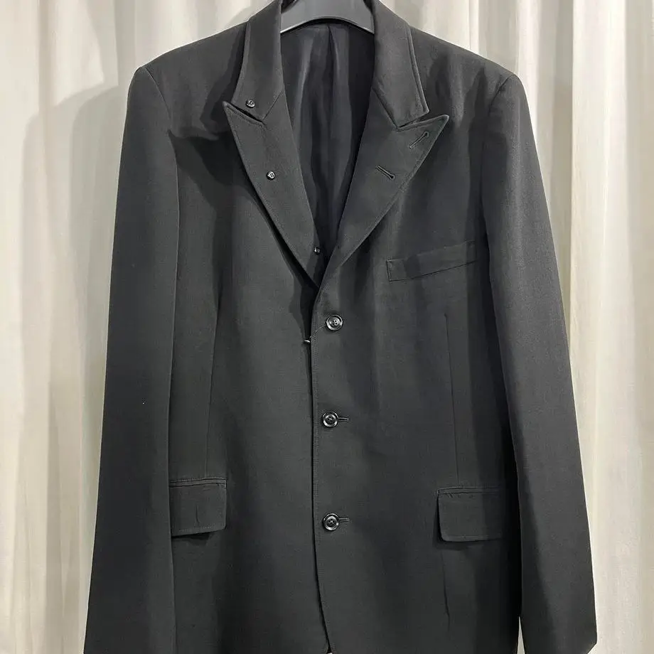 ТОП-ЯМАМОТО ® Черный мужской деловой пиджак на одной пуговице в минималистском стиле
ТОП-ЯМАМОТО ® Черный мужской деловой пиджак на одной пуговице в минималистском стиле