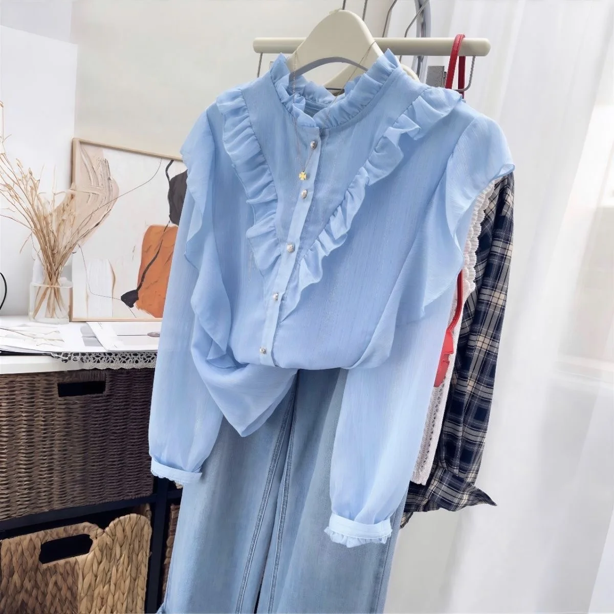 Blue Chiffon Shirt Women's Spring Fashionable Lace Trim Korean Style Atmosphere Top Design Loose Fit Long Sleeve Button up
Blue Chiffon Shirt Women's Spring Fashionable Lace Trim Korean Style Atmosphere Top Design Loose Fit Long Sleeve Button up