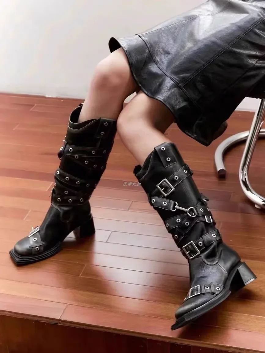 Retro Square Toe Belt Buckle Punk Style Western Cowboy Boots Thick Heel Motorcycle Botines Slimming High Boats Femininas
Retro Square Toe Belt Buckle Punk Style Western Cowboy Boots Thick Heel Motorcycle Botines Slimming High Boats Femininas