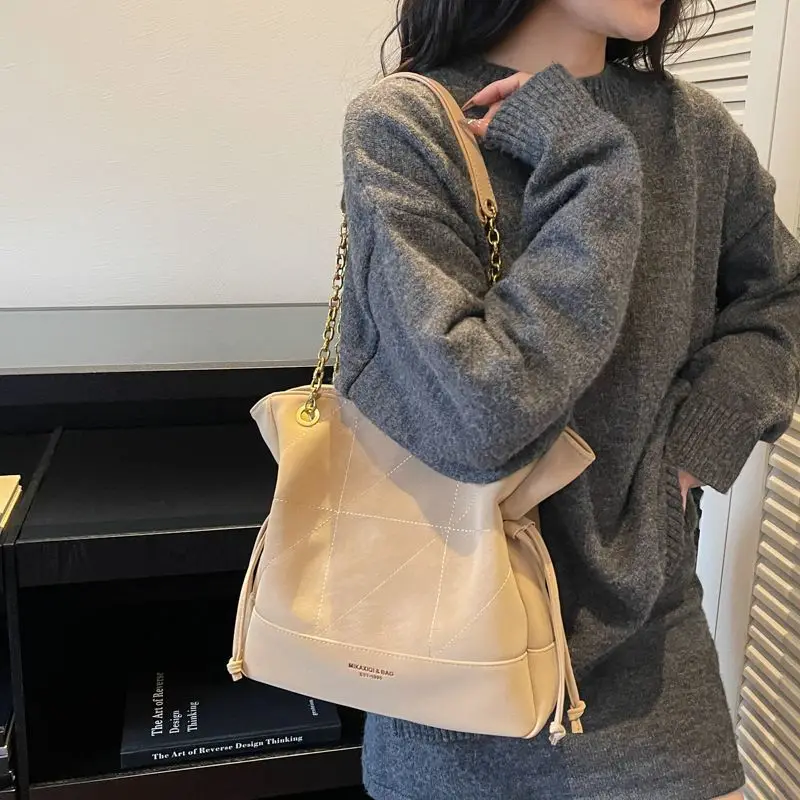 Faionable Retro Large Capaci Buet Chain Underarm Tote Commuter Bag Single oulder Crossbody Bag for Ladies
Faionable Retro Large Capaci Buet Chain Underarm Tote Commuter Bag Single oulder Crossbody Bag for Ladies