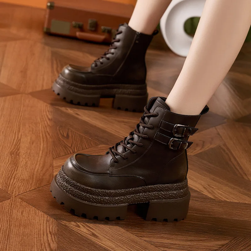 Genuine Leather Boots Women New Autumn and Winter Thick-soled Fashionable British Height-increasing Woman's Retro Mid-calf Boots
Genuine Leather Boots Women New Autumn and Winter Thick-soled Fashionable British Height-increasing Woman's Retro Mid-calf Boots