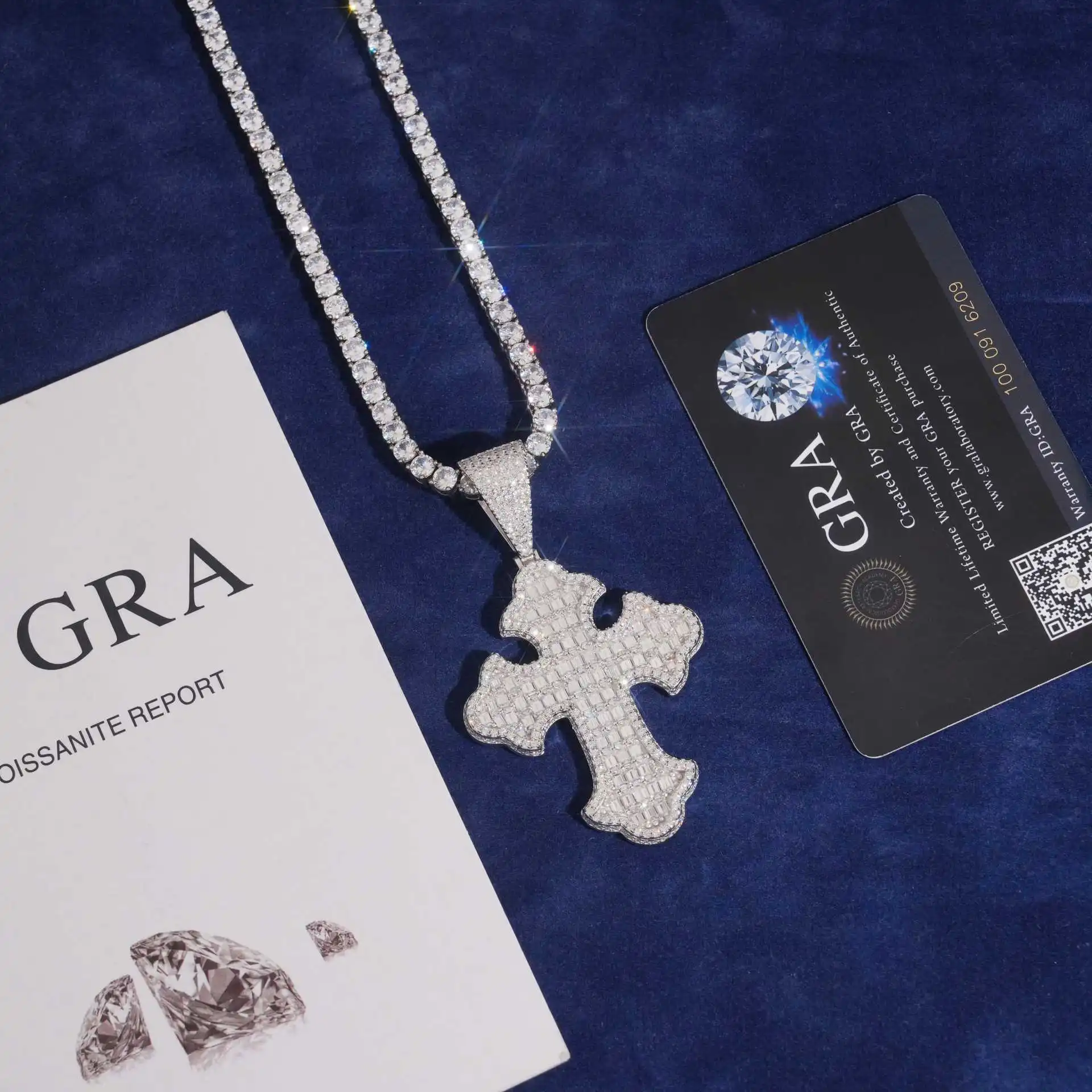 Iced OutHip-hop-style casual cross pendant, 925 sterling silver with moissanite, perfect for Mother's Day and Father's Day gifts
Iced OutHip-hop-style casual cross pendant, 925 sterling silver with moissanite, perfect for Mother's Day and Father's Day gifts