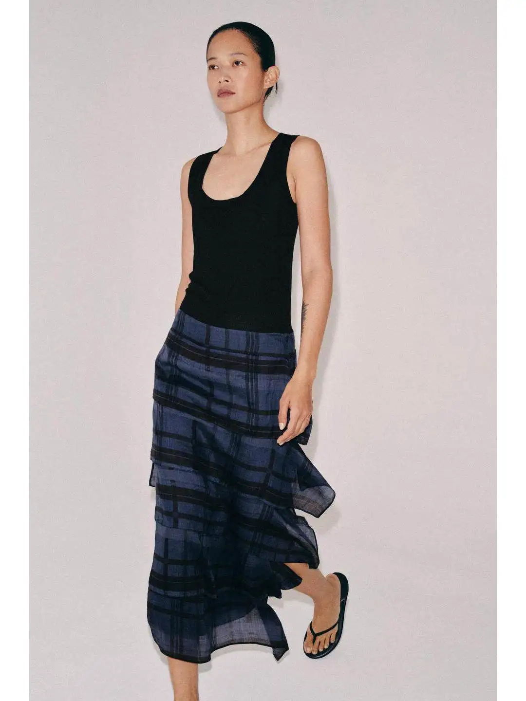 Casual Decorative Layered Midi Skirt with Plaid Design Linen Material Citywalk Suitable Standard Fit Spring Season New Snowy ...
Casual Decorative Layered Midi Skirt with Plaid Design Linen Material Citywalk Suitable Standard Fit Spring Season New Snowy ...