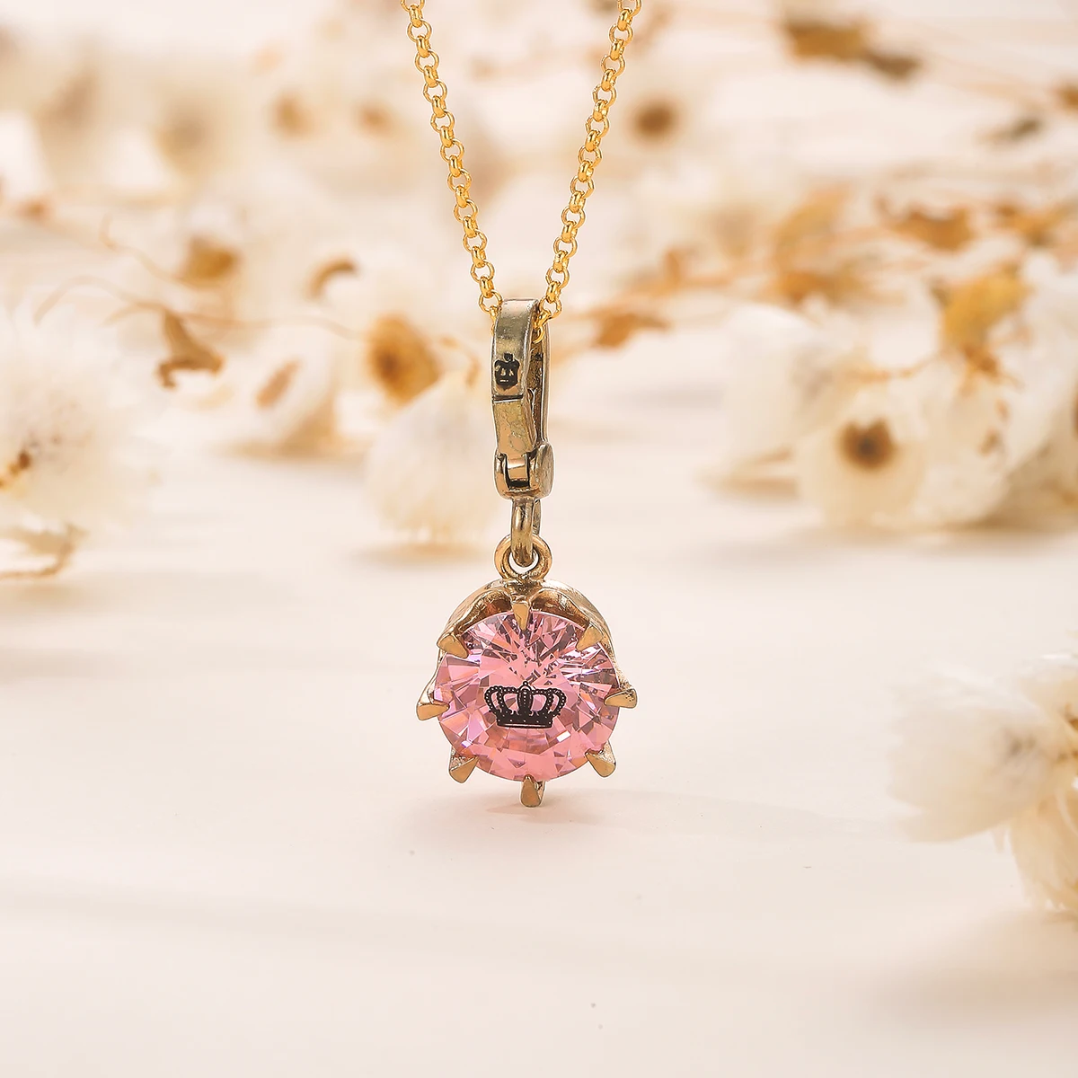 1Pc Exquisite Enamel Pink Diamond Necklace Design,Cute And Adorable Sweater Decor Necklace,Christmas Party Jewelry Gifts
1Pc Exquisite Enamel Pink Diamond Necklace Design,Cute And Adorable Sweater Decor Necklace,Christmas Party Jewelry Gifts