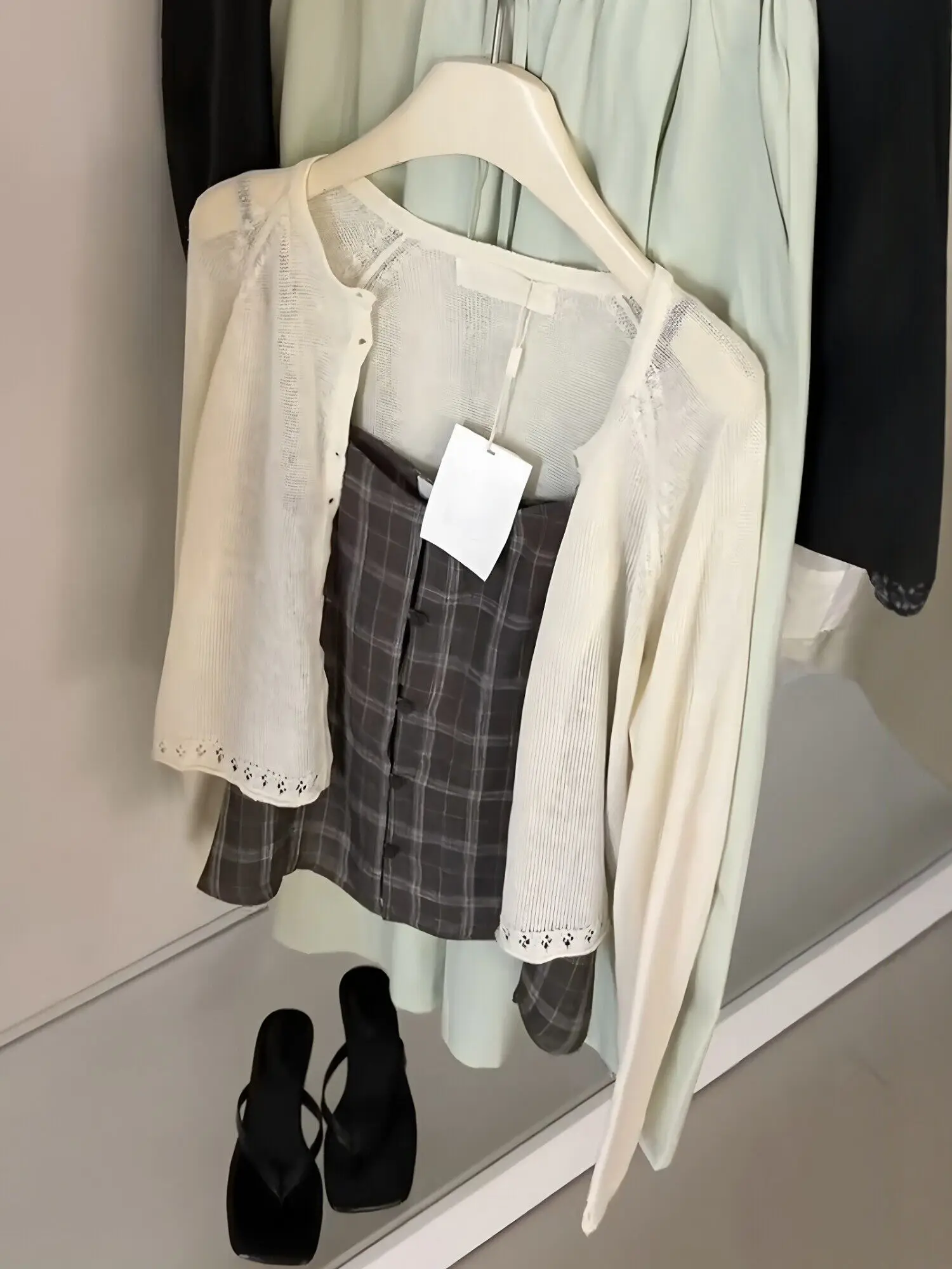 Korean Plaid Single Button Strap Vest Long Sleeve Knitted Open Cardigan Two Piece Set Women Spring Summer Sweet Small Size
Korean Plaid Single Button Strap Vest Long Sleeve Knitted Open Cardigan Two Piece Set Women Spring Summer Sweet Small Size
