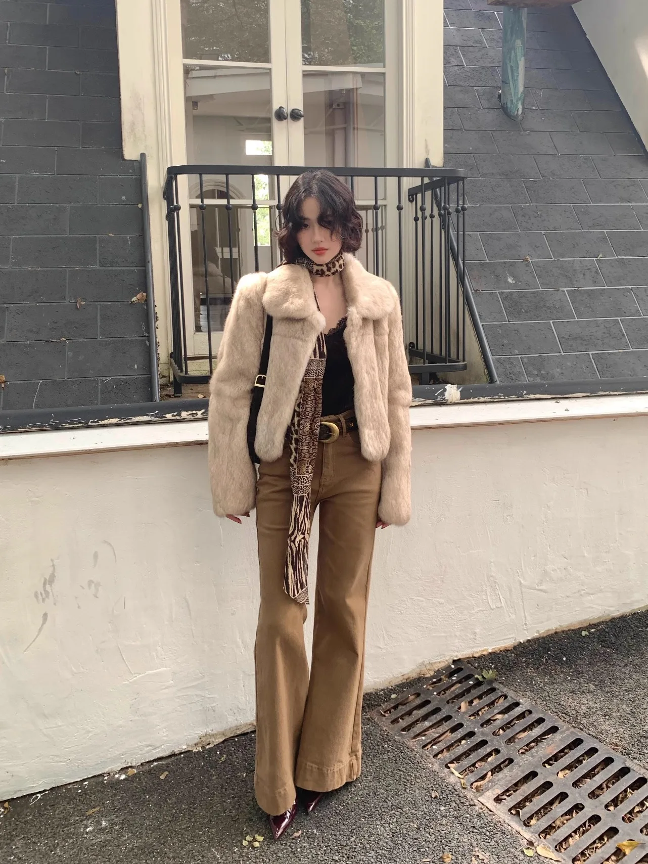 Джинсы с высокой талией, облегающие, прямые, расклешенные, повседневные, женские, из хлопка, осенний сезон, модный тренд
Джинсы с высокой талией, облегающие, прямые, расклешенные, повседневные, женские, из хлопка, осенний сезон, модный тренд