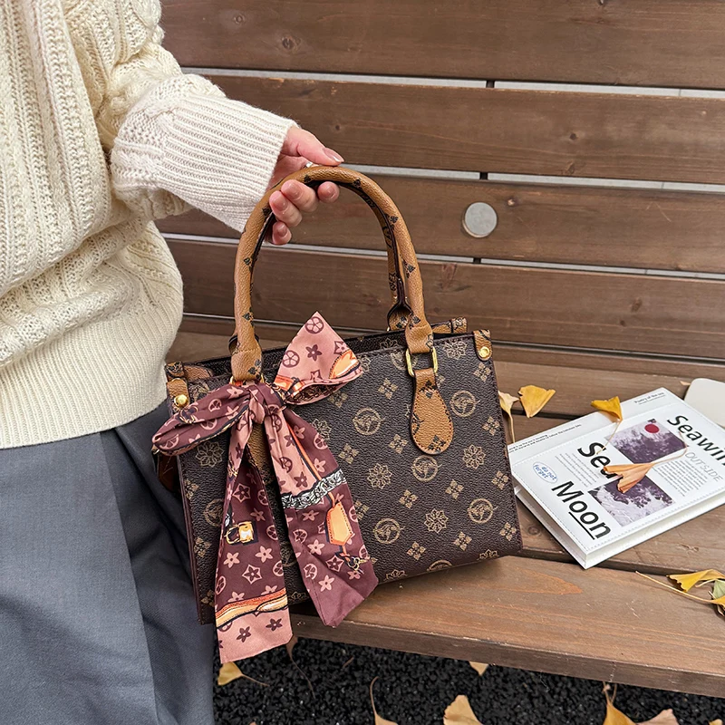 Elegant Ladies Crossbody Bag Premium Leather Material Luxury Brand Edition Famous Designer Inspiration Versatile
Elegant Ladies Crossbody Bag Premium Leather Material Luxury Brand Edition Famous Designer Inspiration Versatile