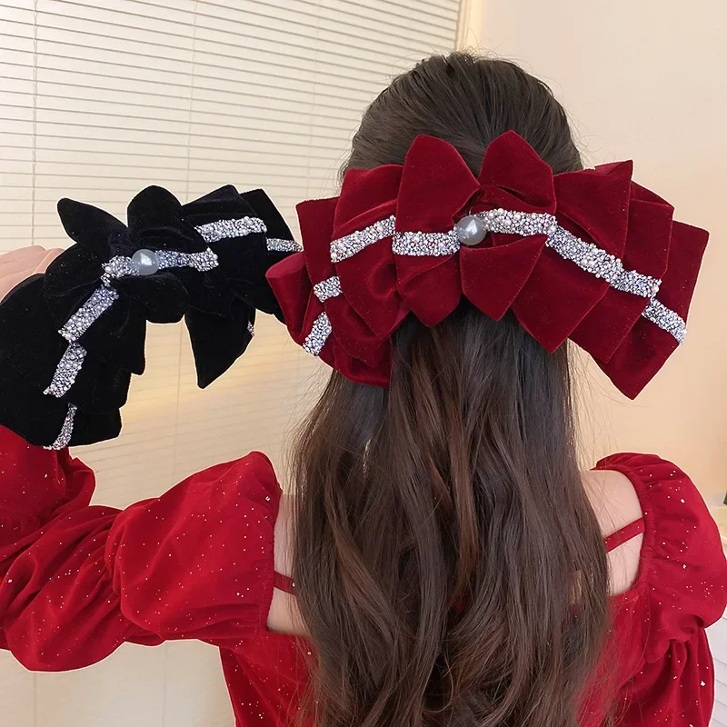 Retro Velvet Rhinestone Bow Hair Clips Temperament Spring Clip Pearl Hairpins Headwear Fashion Hair Accessories for Women Girls
Retro Velvet Rhinestone Bow Hair Clips Temperament Spring Clip Pearl Hairpins Headwear Fashion Hair Accessories for Women Girls