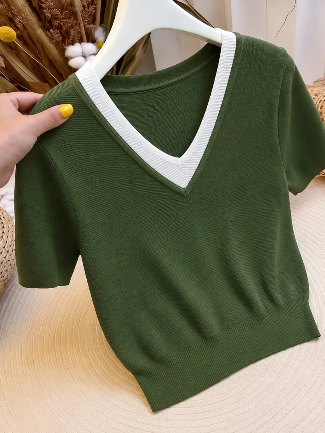 Silk Knitted V-Neck Top Women's Lightweight Soft Ice Silk T-Shirt Fashionable Versatile Summer 2026 Korean Style Slim Fit
Silk Knitted V-Neck Top Women's Lightweight Soft Ice Silk T-Shirt Fashionable Versatile Summer 2026 Korean Style Slim Fit