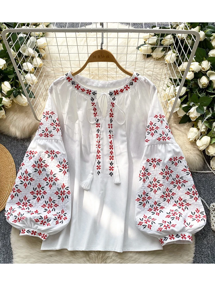 Women's Spring Blouse Retro Ethnic Style New Chinese Lantern Sleeve Shirt Loose Thin Tassel Embroidery Design Blusa Top BL187
Women's Spring Blouse Retro Ethnic Style New Chinese Lantern Sleeve Shirt Loose Thin Tassel Embroidery Design Blusa Top BL187