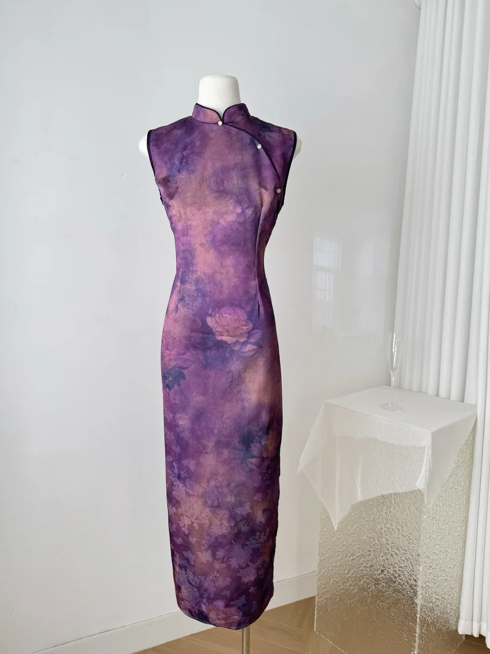 Long Purple Cheongsam for Exam Delivery Vintage Chinese Style New Spring Summer Design for Mom High Quality Made in China
Long Purple Cheongsam for Exam Delivery Vintage Chinese Style New Spring Summer Design for Mom High Quality Made in China