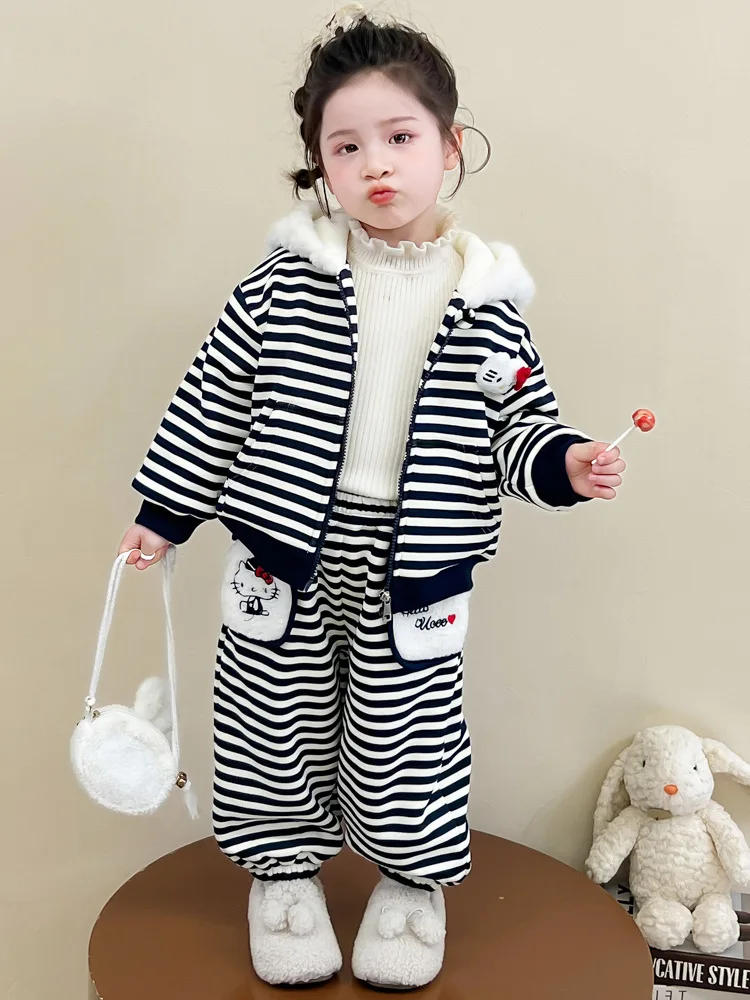 Girls' Striped Fleece 2Pcs Set Autumn Winter Fashion Spliced Zipper Design Hooded Coat+Pants Korean Cute HelloKitty Casual Suits
Girls' Striped Fleece 2Pcs Set Autumn Winter Fashion Spliced Zipper Design Hooded Coat+Pants Korean Cute HelloKitty Casual Suits