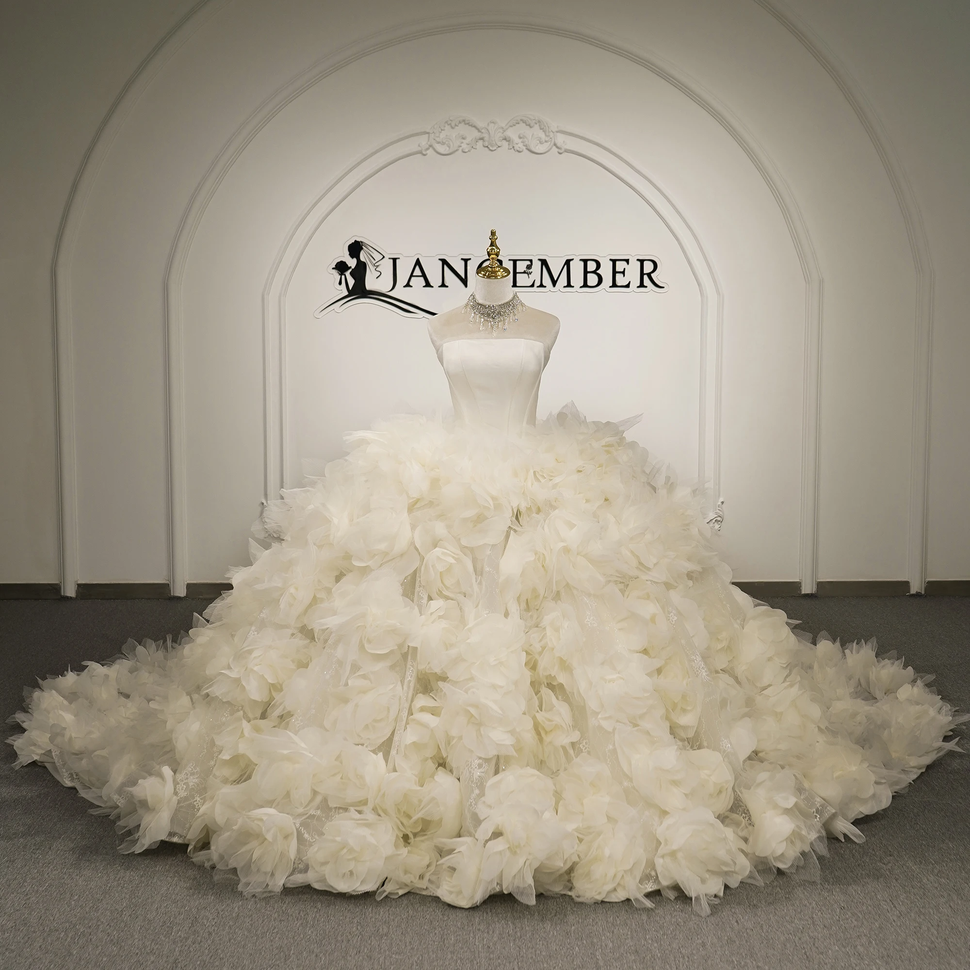 Customized Princess Ivory Wedding Dresses Women Sleeveless Lace Ball Bridal Gown Court Train 2026 Ball Gown robe de mariée
Customized Princess Ivory Wedding Dresses Women Sleeveless Lace Ball Bridal Gown Court Train 2026 Ball Gown robe de mariée