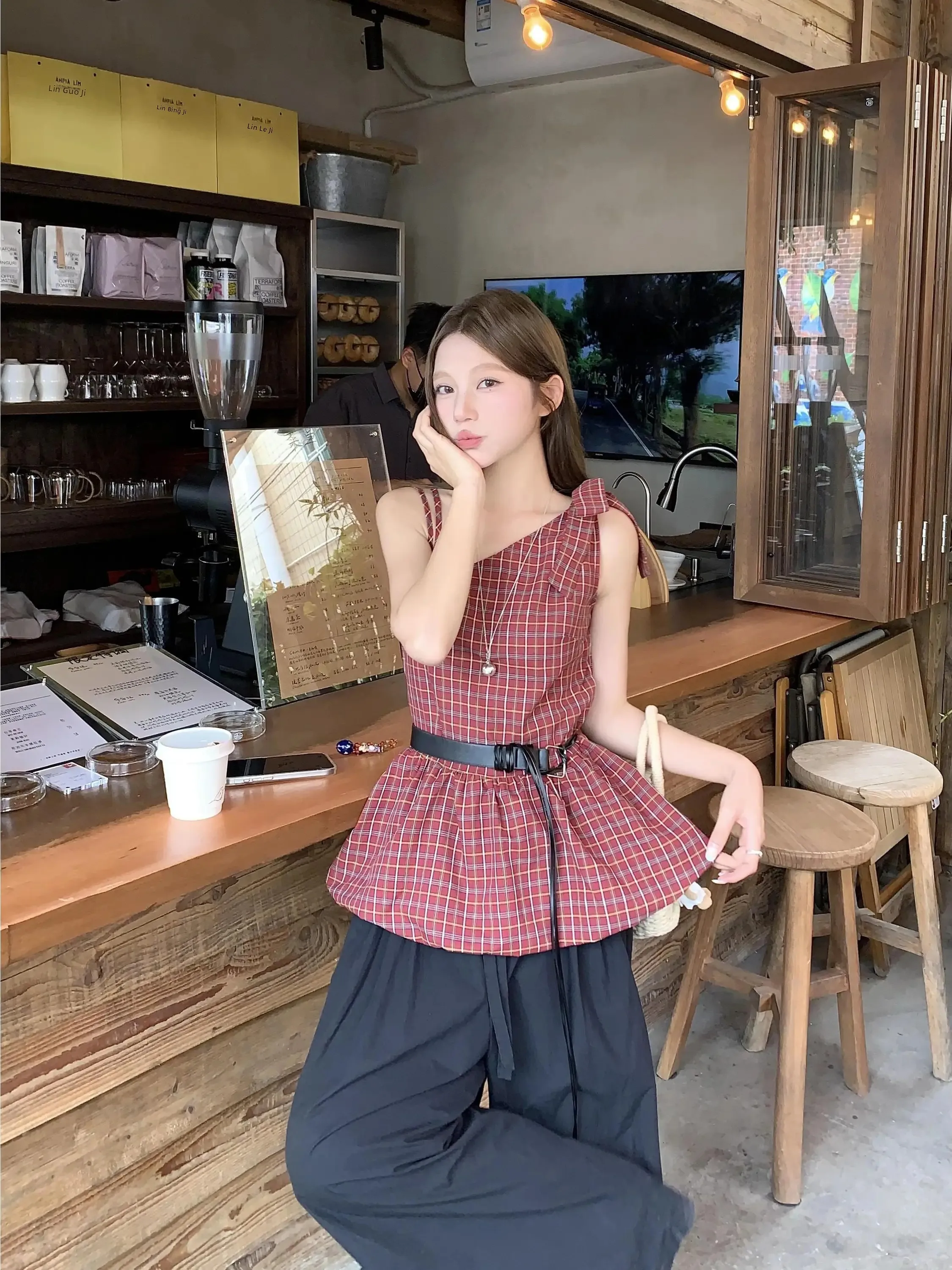 Korean Style Diagonal Shoulder Plaid Halter Top Women Summer 2026 New Knot Waist Cinch Flower Bud Skirt Length Shirt
Korean Style Diagonal Shoulder Plaid Halter Top Women Summer 2026 New Knot Waist Cinch Flower Bud Skirt Length Shirt