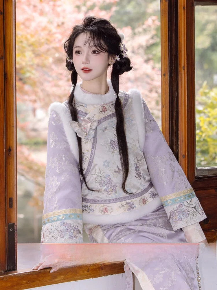 Chuan Dai Time: Элегантный вышитый фиолетовый жилет из шелкового бархата с полностью расстегивающейся передней частью, теплый и удобный для зимы.
Chuan Dai Time: Элегантный вышитый фиолетовый жилет из шелкового бархата с полностью расстегивающейся передней частью, теплый и удобный для зимы.