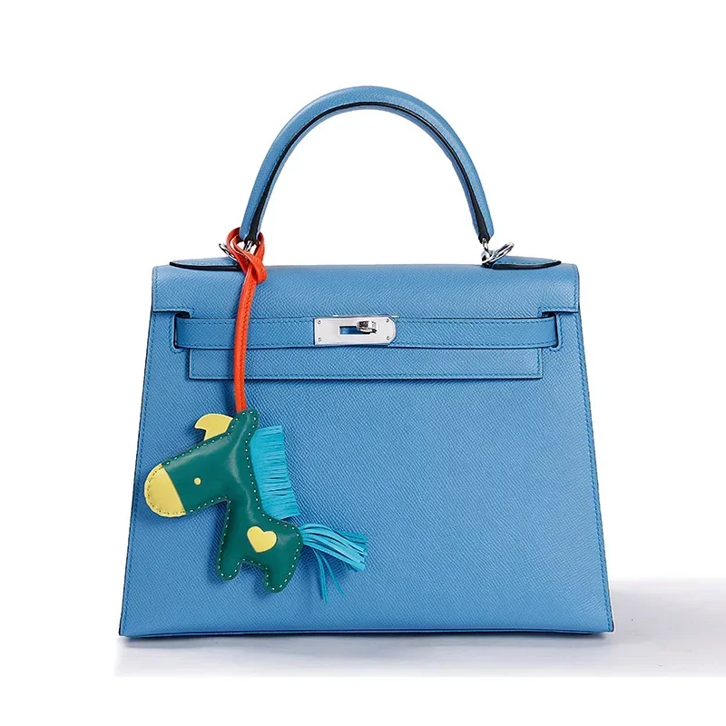 Suitable for Hermes tiger skin pendant, leather Pegasus bag pendant, cute color matching car key car pendant accessories
Suitable for Hermes tiger skin pendant, leather Pegasus bag pendant, cute color matching car key car pendant accessories